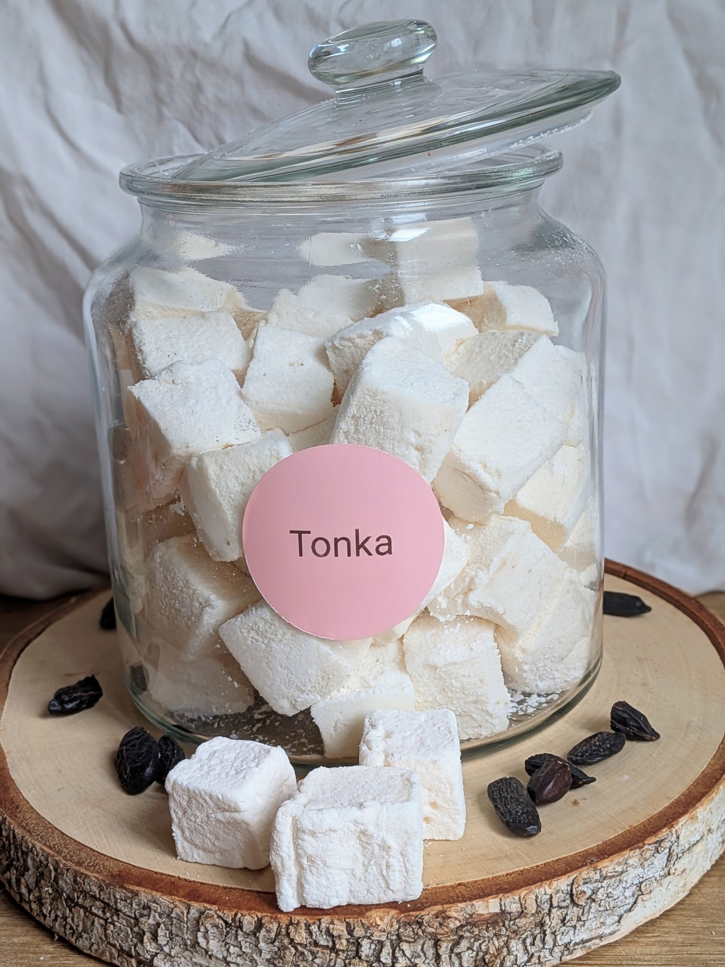 Guimauves artisanales fève tonka et miel local présentées dans un bocal en verre - Les Tabliers Enchantés